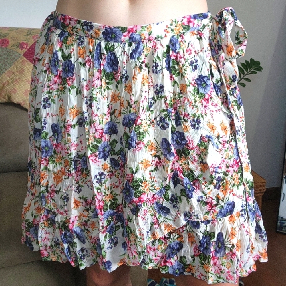 Bila Floral Wrap Mini Skirt size Large